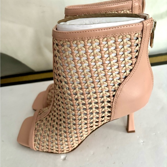 New Vince Camuto Emalani woven sandal heeled - Picture 9 of 13